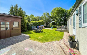 2 Bedroom Cozy StaCaravan In Goedereede